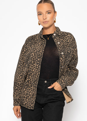 Hemdjacke aus Jeans mit Leo-Print - beige