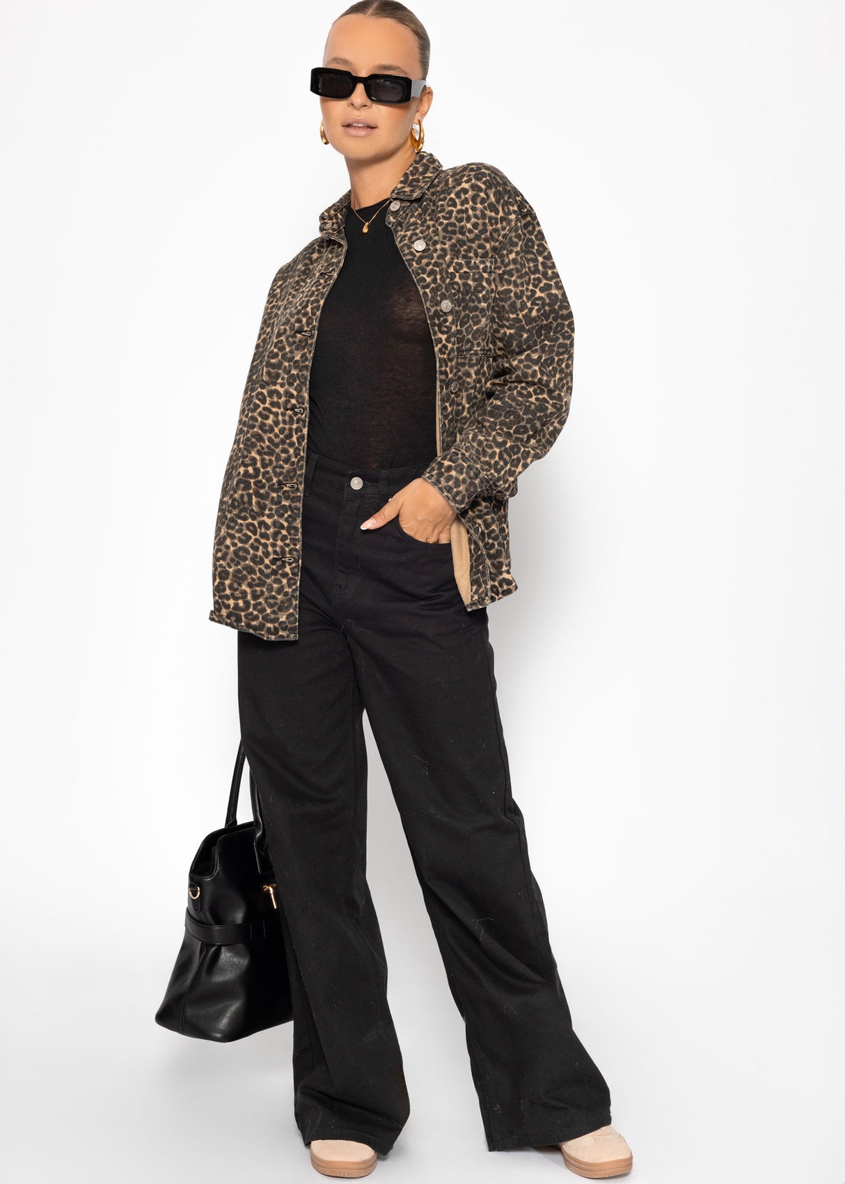 Hemdjacke aus Jeans mit Leo-Print - beige