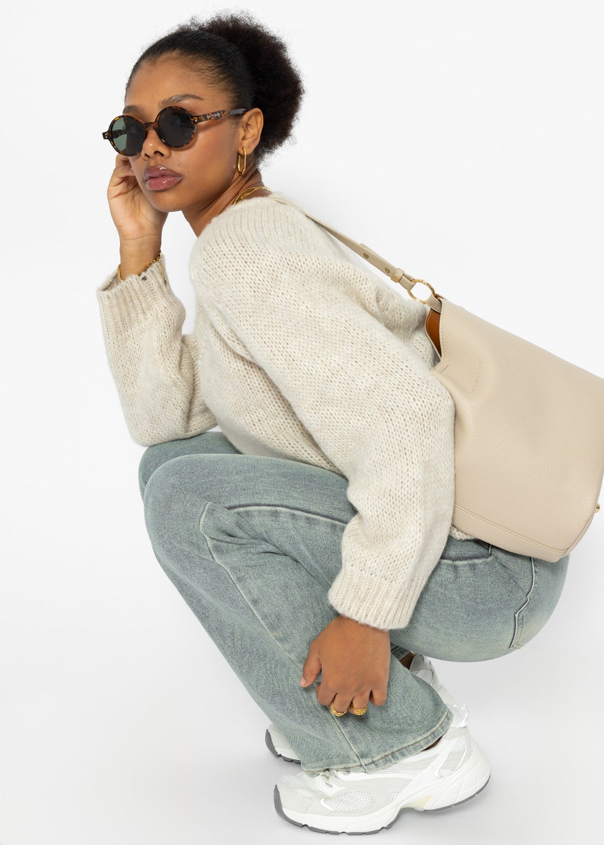 Classic V-neck knitted sweater with panel - beige