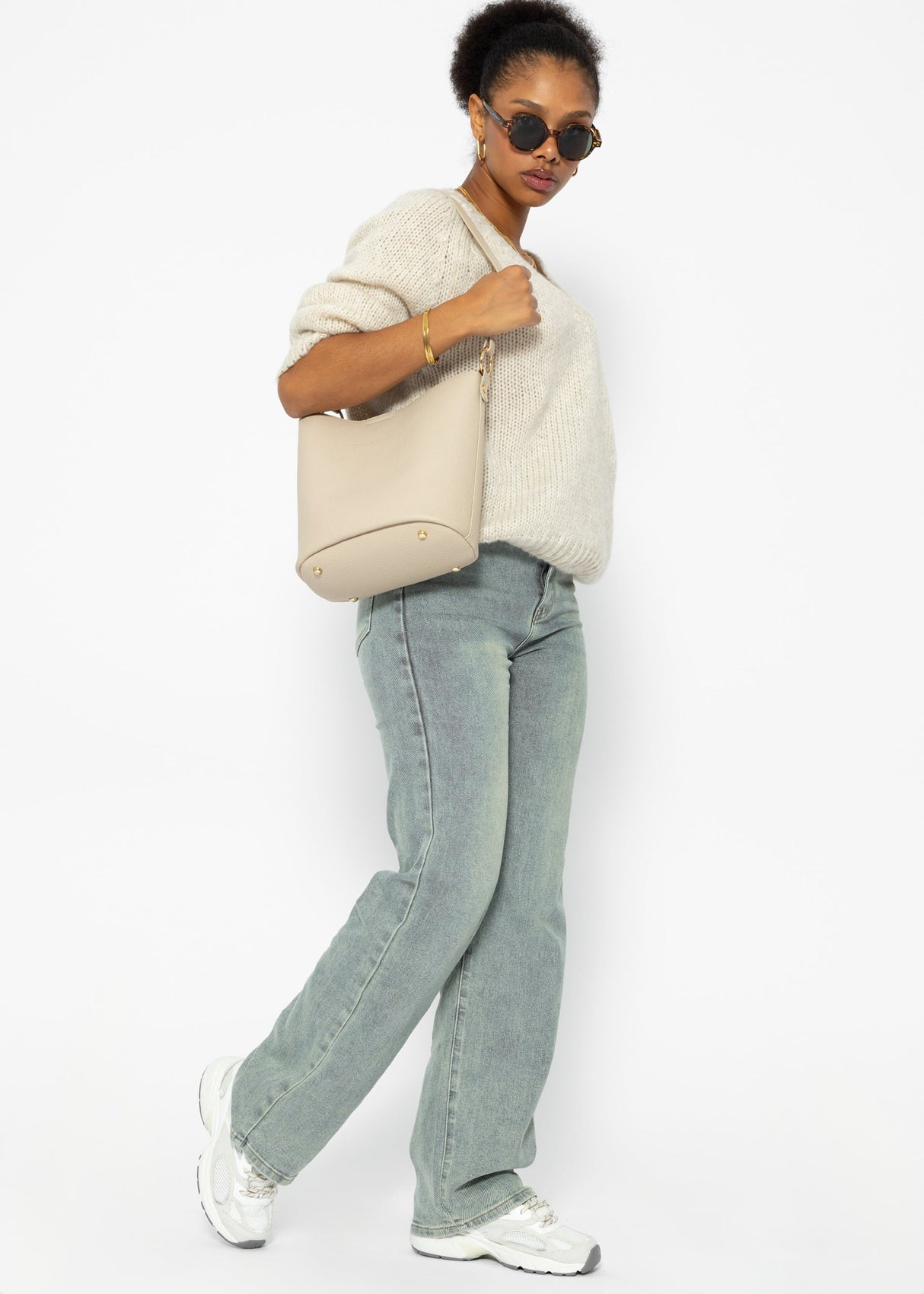 Classic V-neck knitted sweater with panel - beige