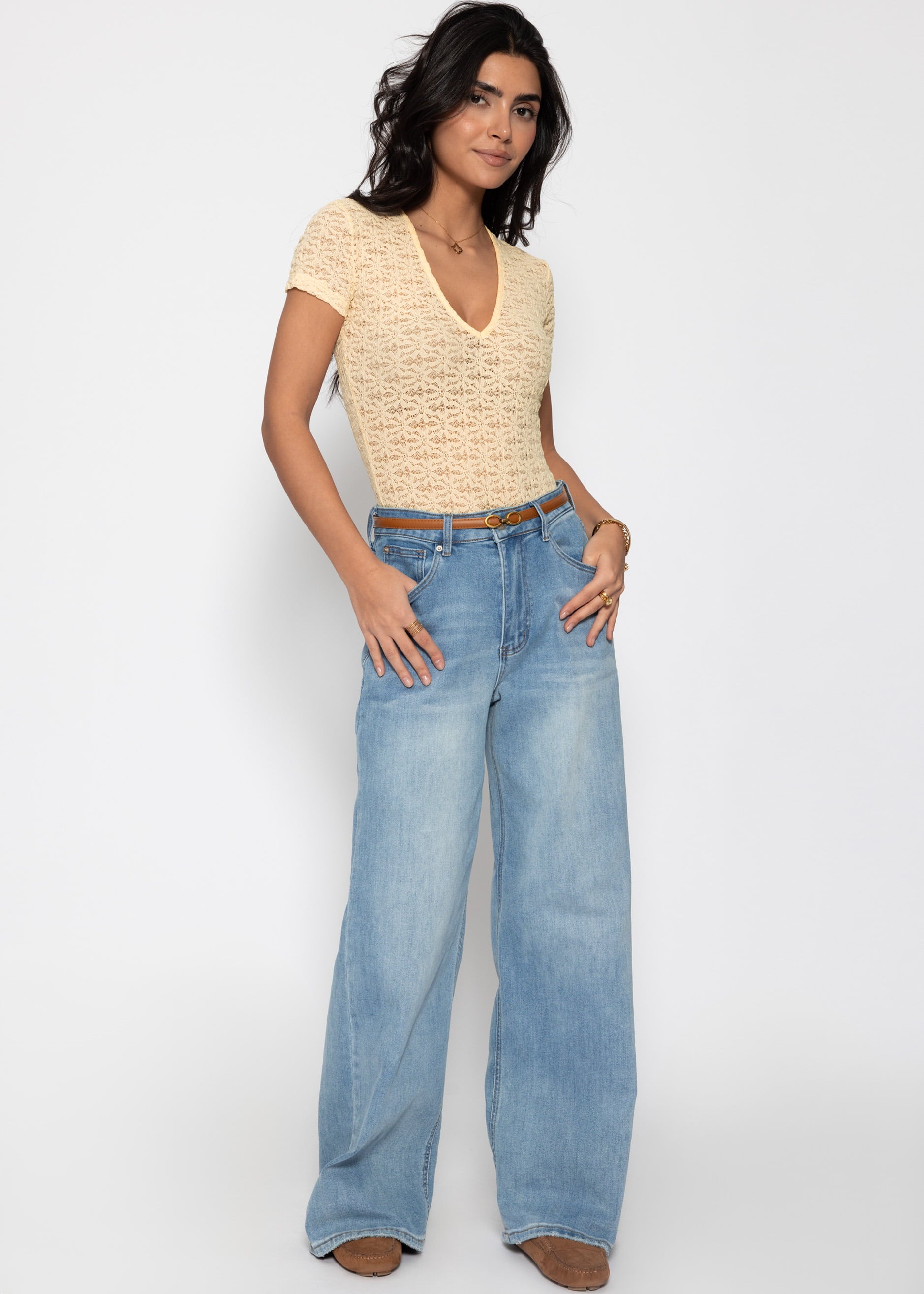 Short-sleeved bodysuit in floral lace - butter yellow – SASSYCLASSY