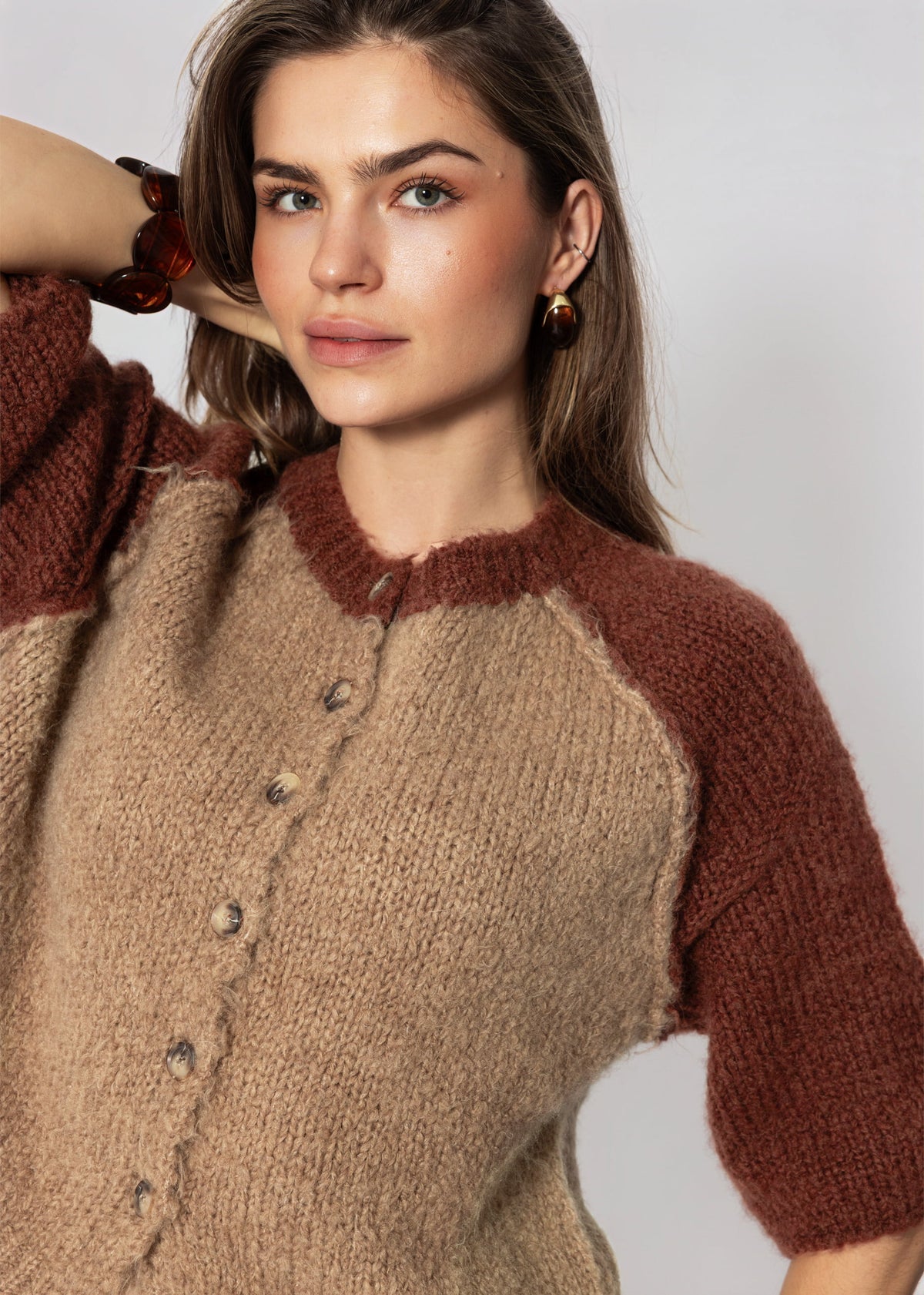 Kurzarm Cardigan mit Außennähten - beige-mauve