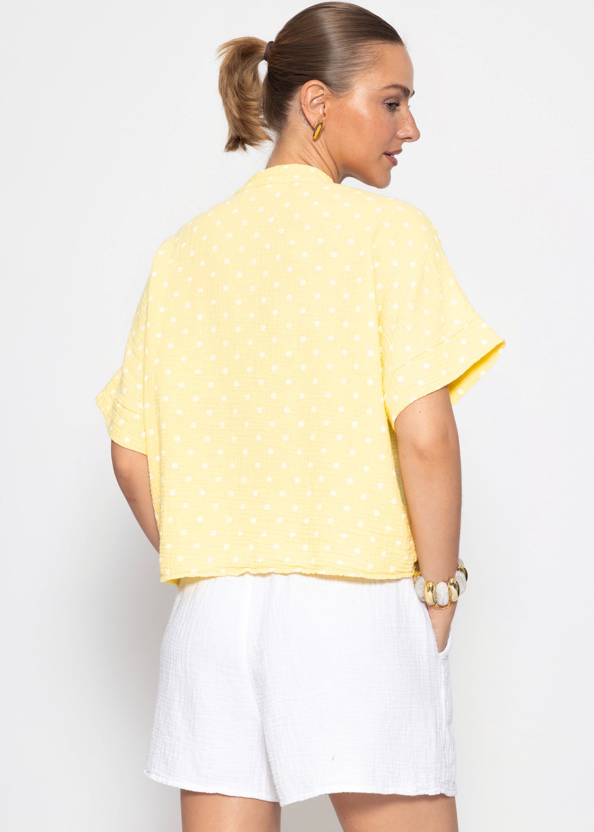 Kurzarm Musselin Bluse mit Punkten - gelb