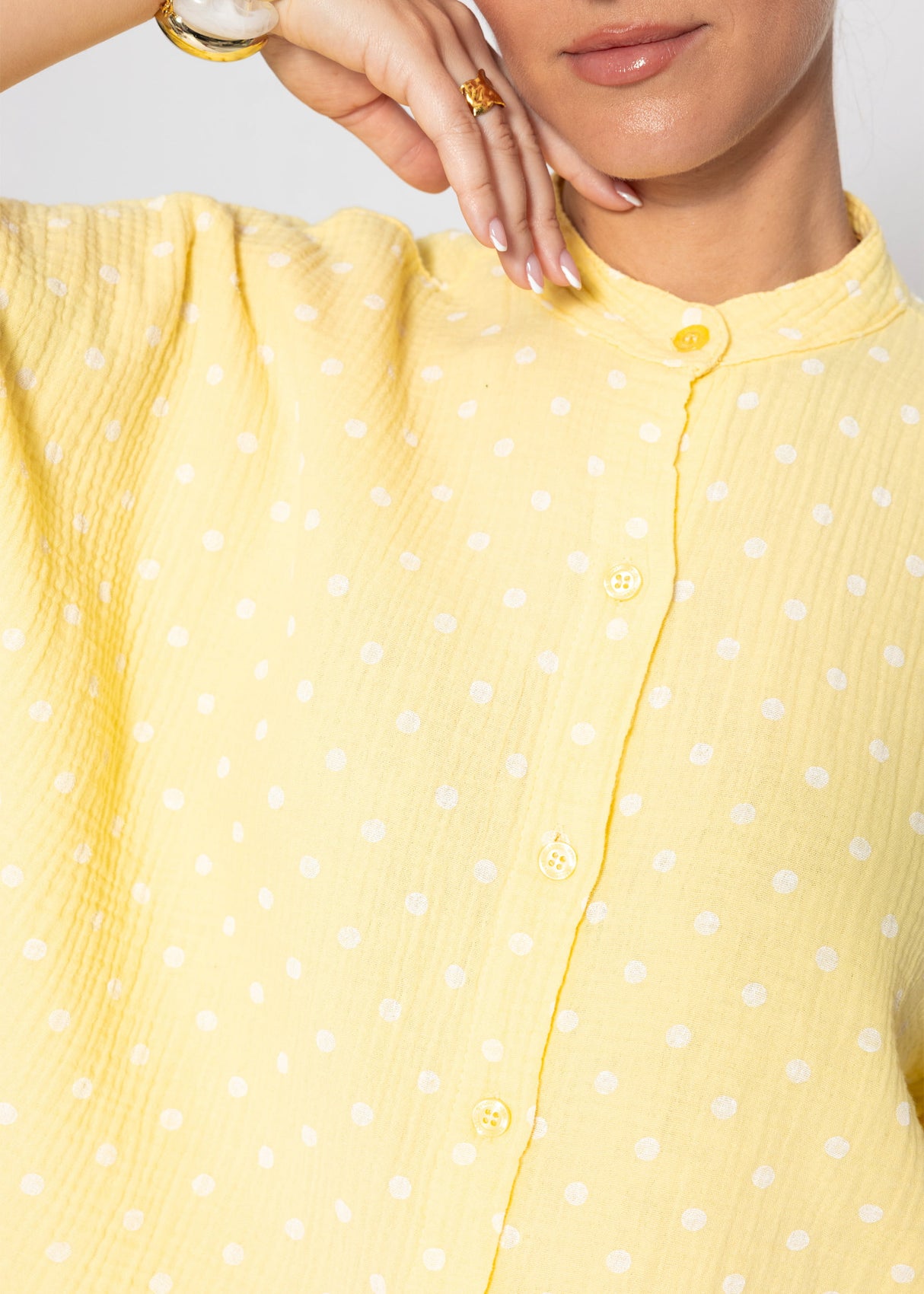 Kurzarm Musselin Bluse mit Punkten - gelb