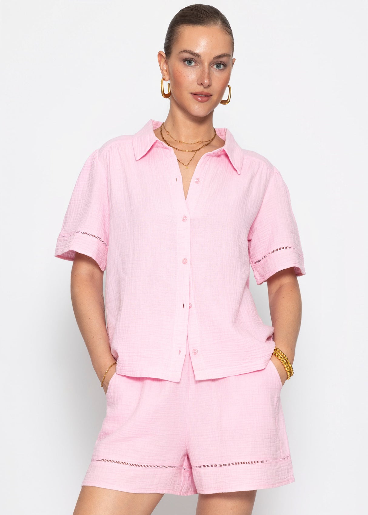Kurzarm Musselin Bluse mit Spitzenborte - babyrosa
