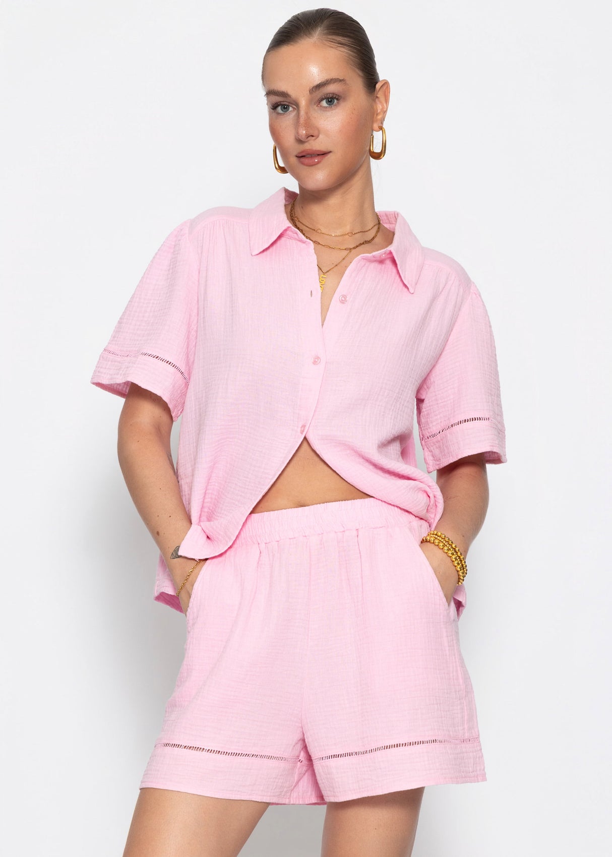 Kurzarm Musselin Bluse mit Spitzenborte - babyrosa