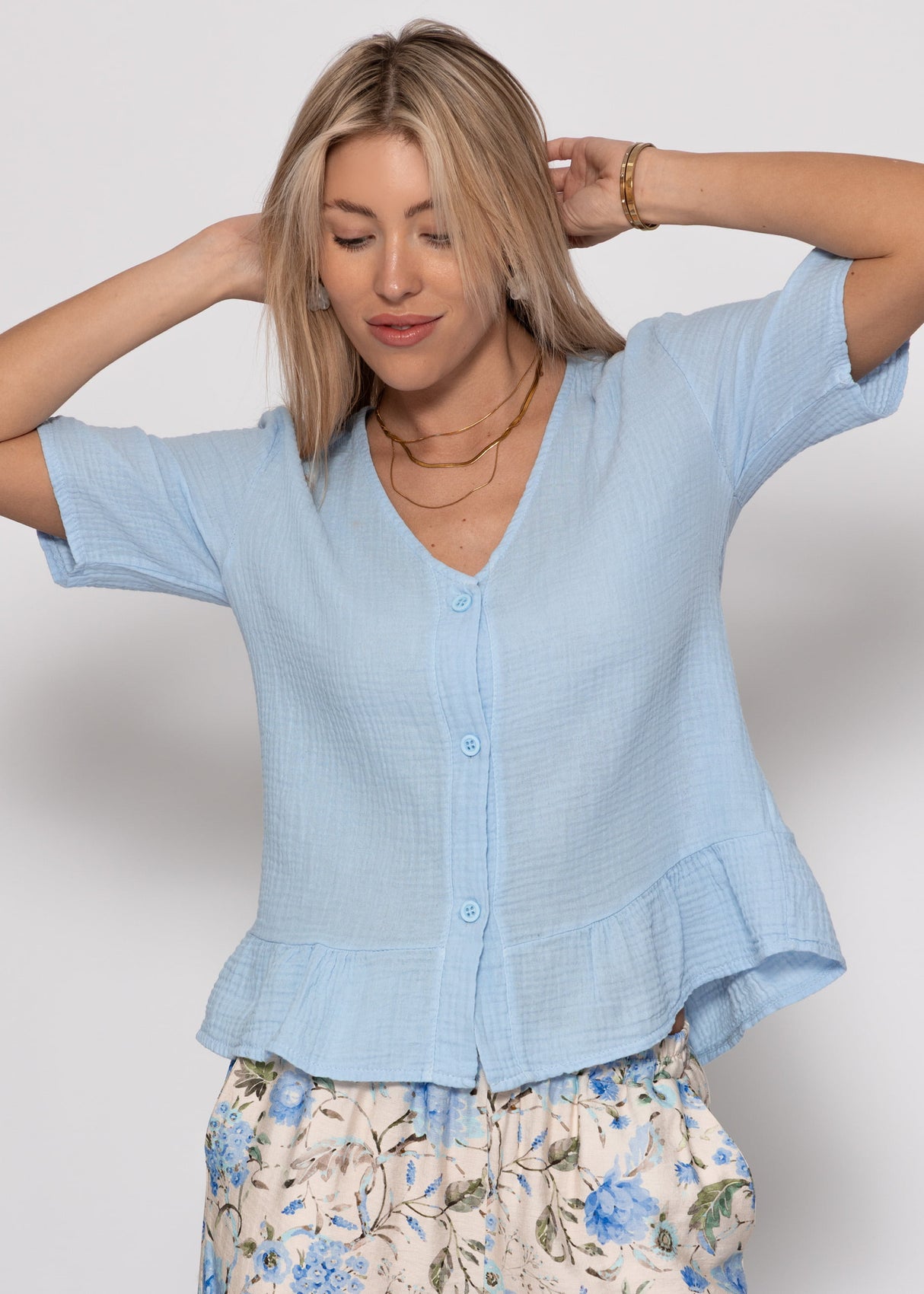 Kurzarm Musselin Bluse mit Volants - hellblau