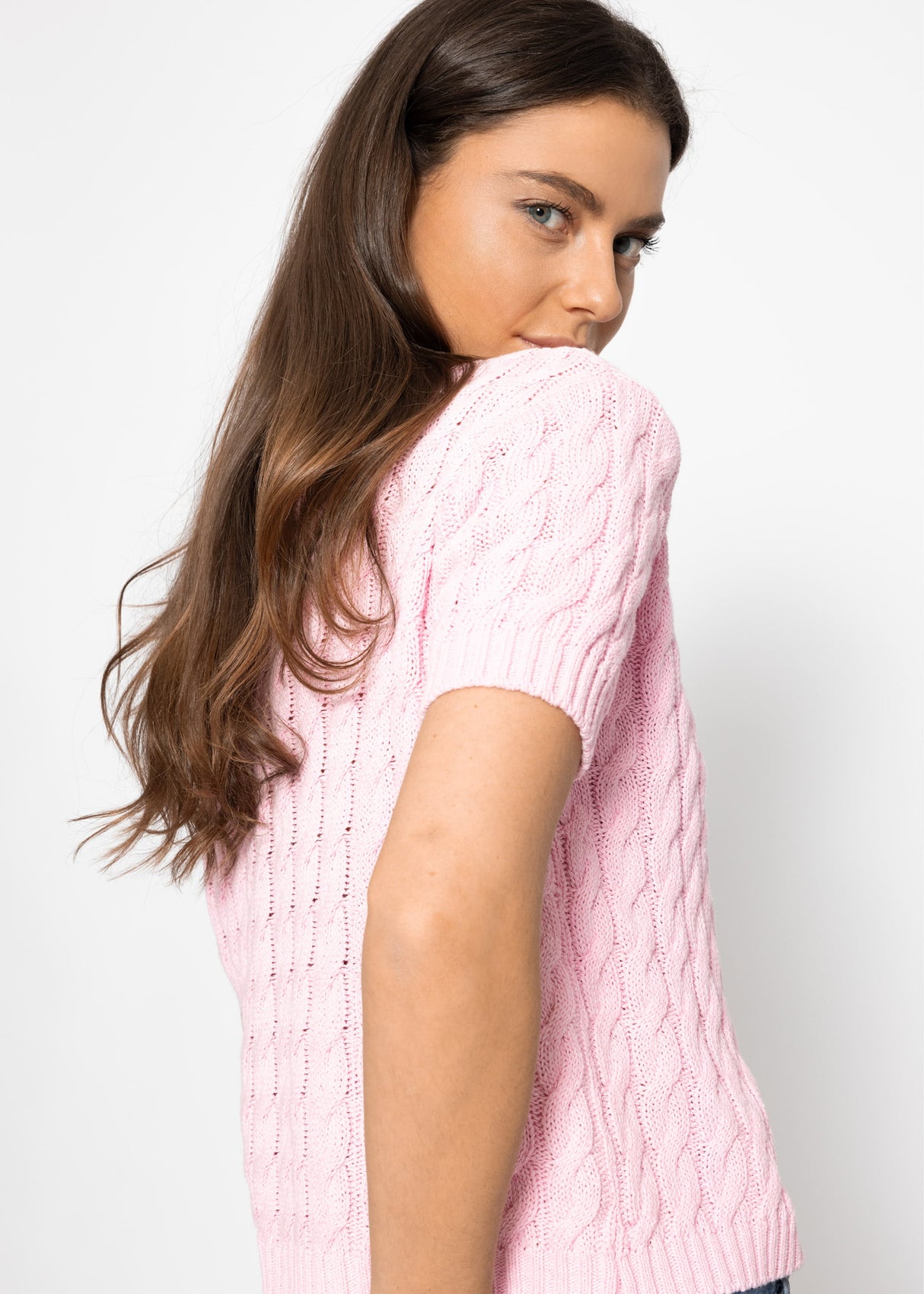 Short sleeve cardigan with cable knit pattern - pink