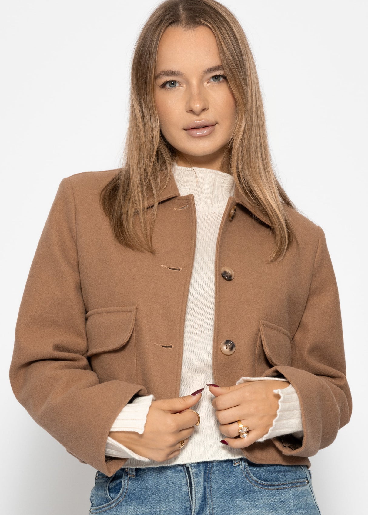 Short jacket with patch pockets - camel