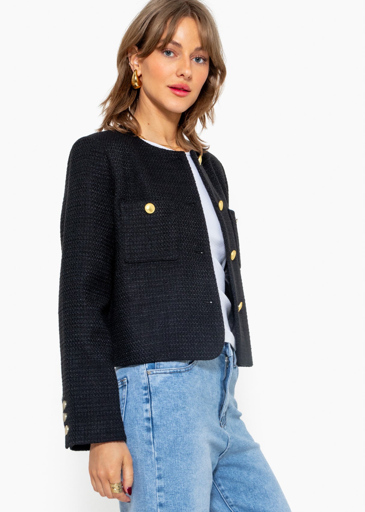 Kurze Jacke mit goldfarbenen Knöpfen - schwarz