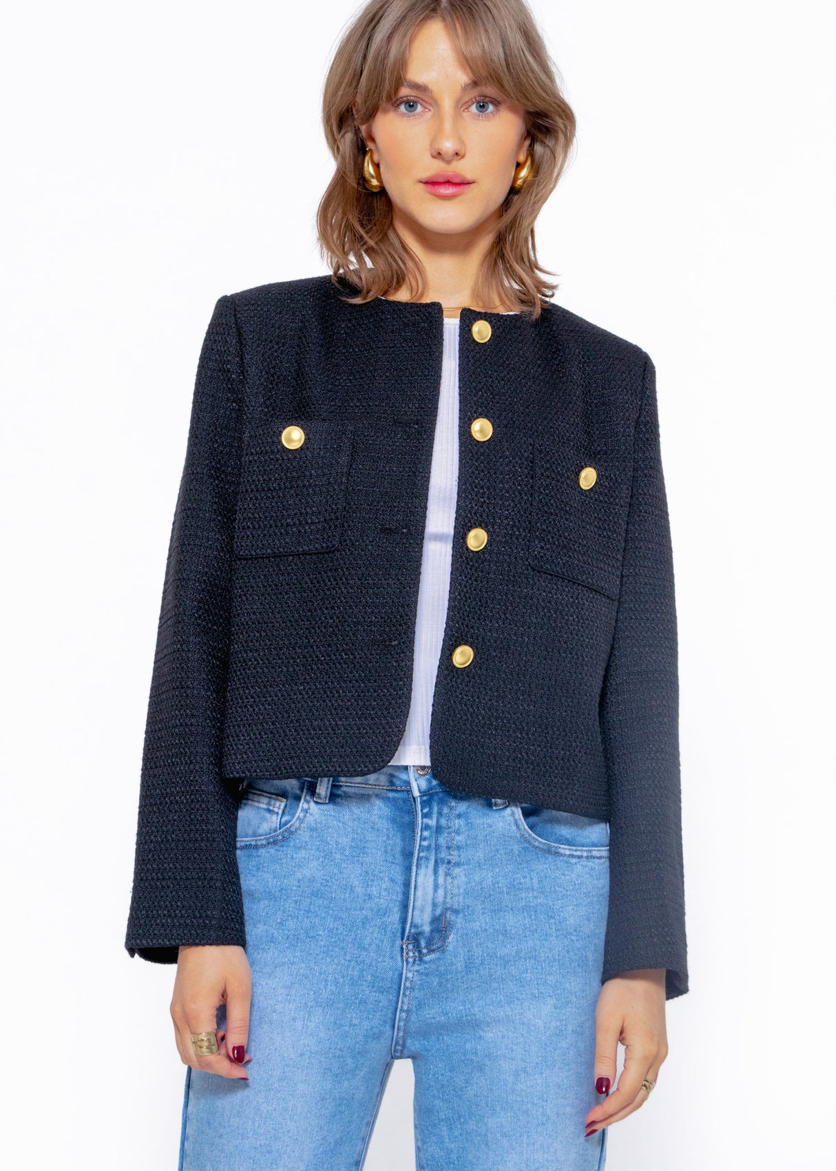 Kurze Jacke mit goldfarbenen Knöpfen - schwarz