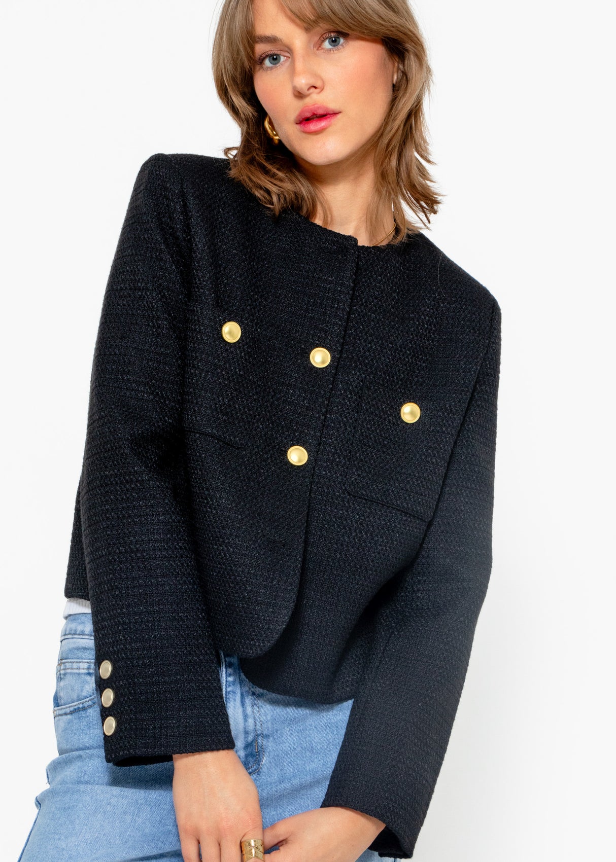 Kurze Jacke mit goldfarbenen Knöpfen - schwarz