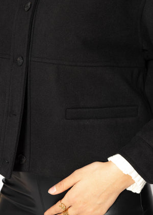 Kurze Jacke mit Innenfutter - schwarz