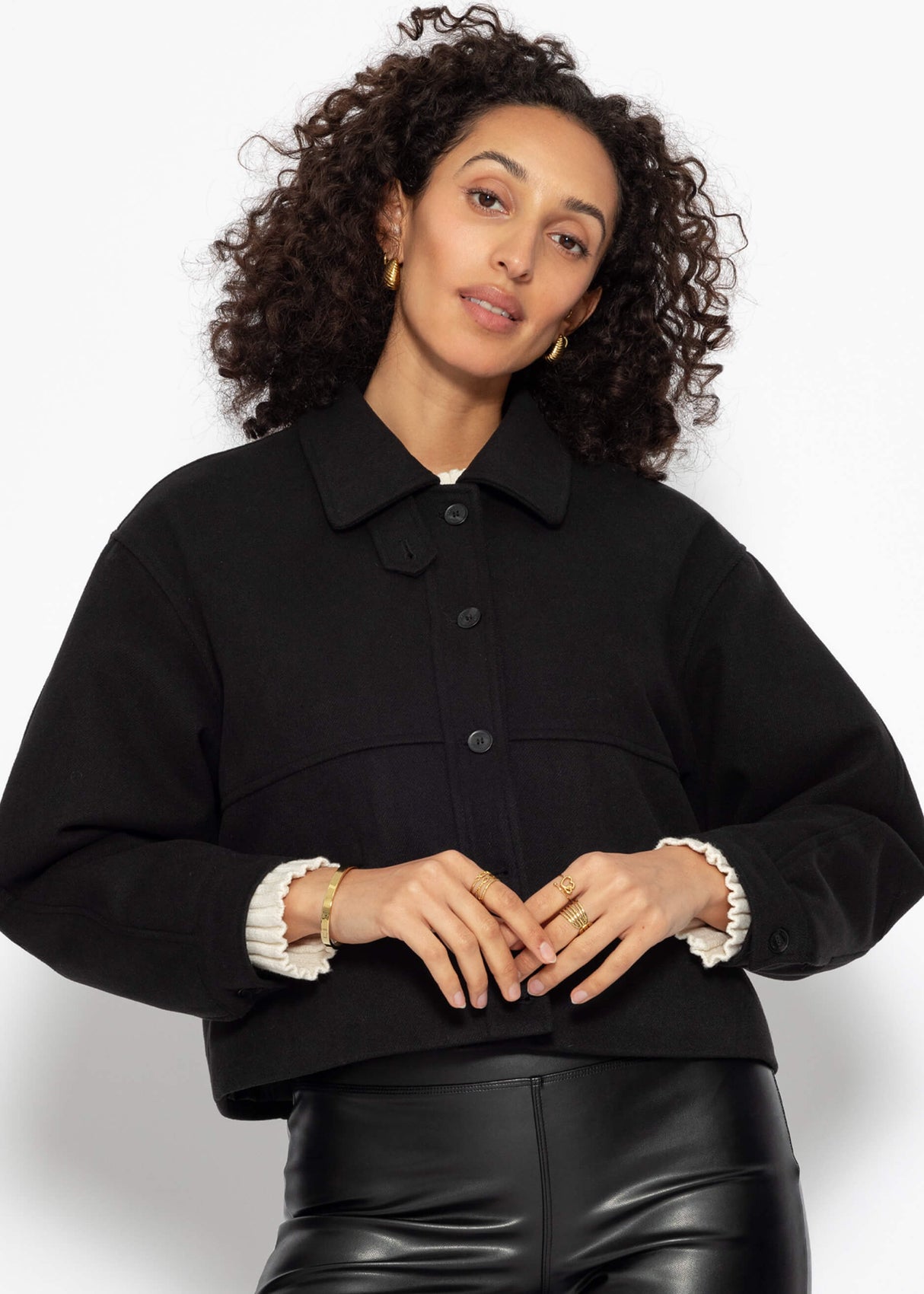 Kurze Jacke mit Innenfutter - schwarz