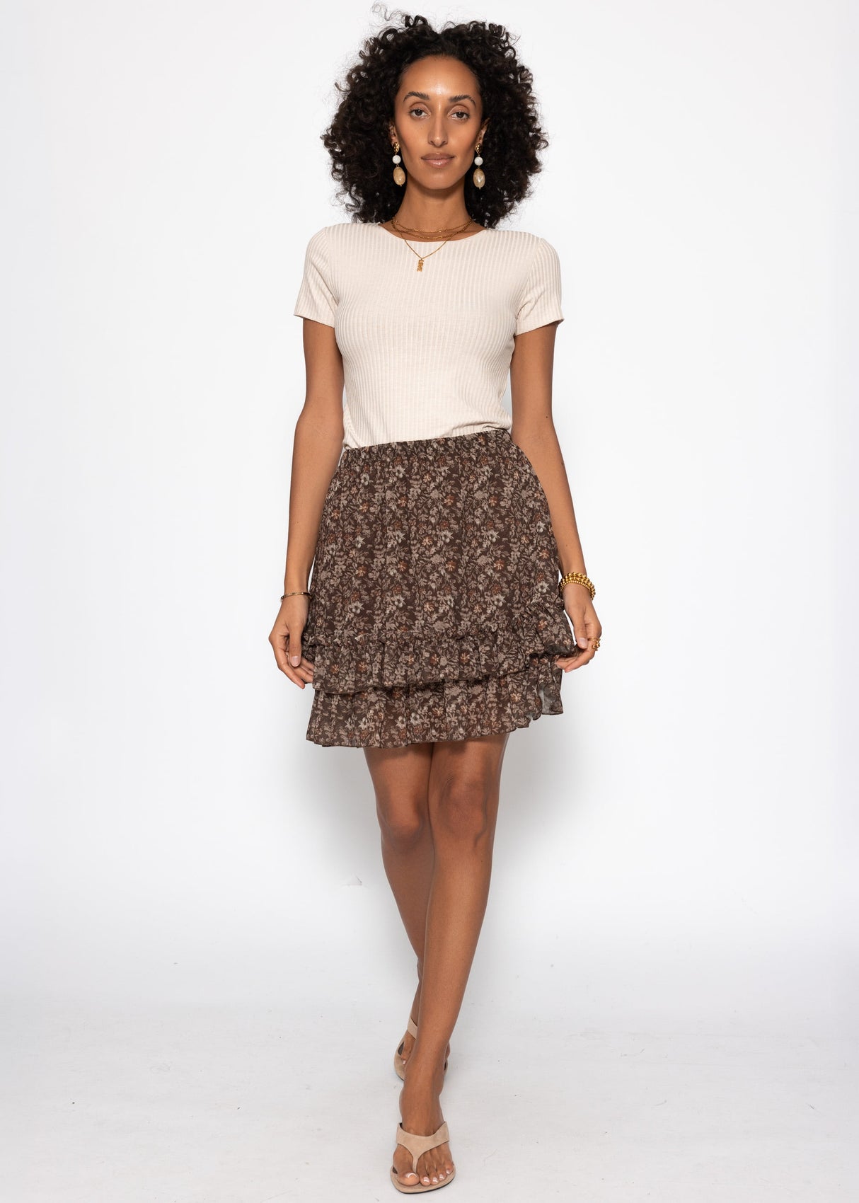 Short flounce skirt with floral print - brown