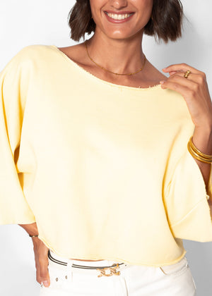 Kurzes Sweatshirt mit Fledermausärmel - buttergelb