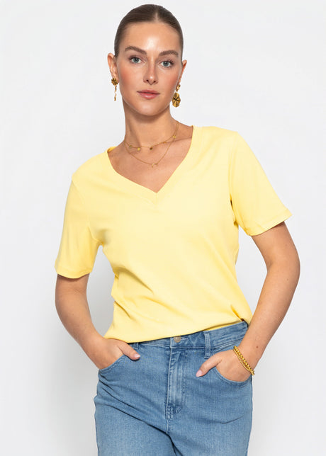Lässiges Ripp T-Shirt mit V-Ausschnitt - buttergelb by SASSYCLASSY