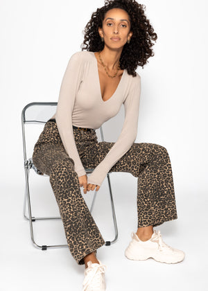 Long arm body with a V -neck - beige