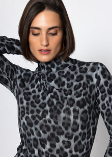 Long-sleeved shirt in leopard print - gray