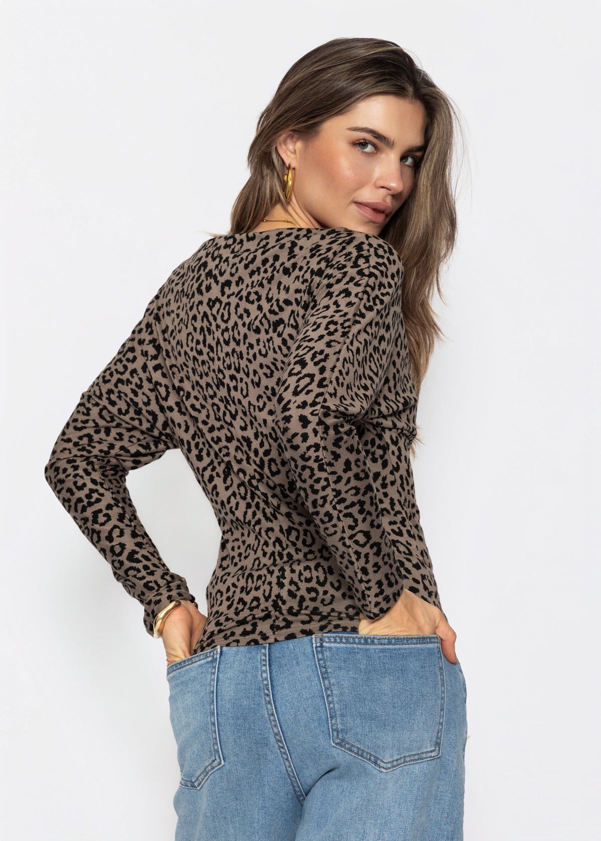 Langarmshirt mit Fledermausärmeln und Leo-Muster - taupe