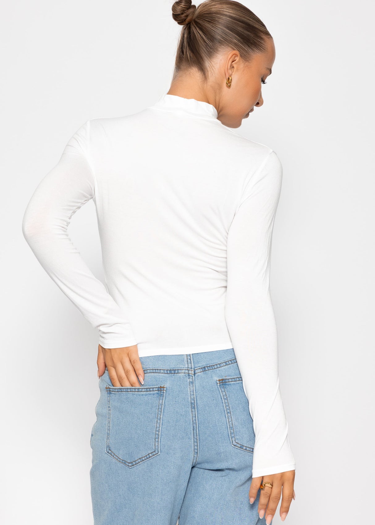 Long-sleeved turtleneck shirt - off-white