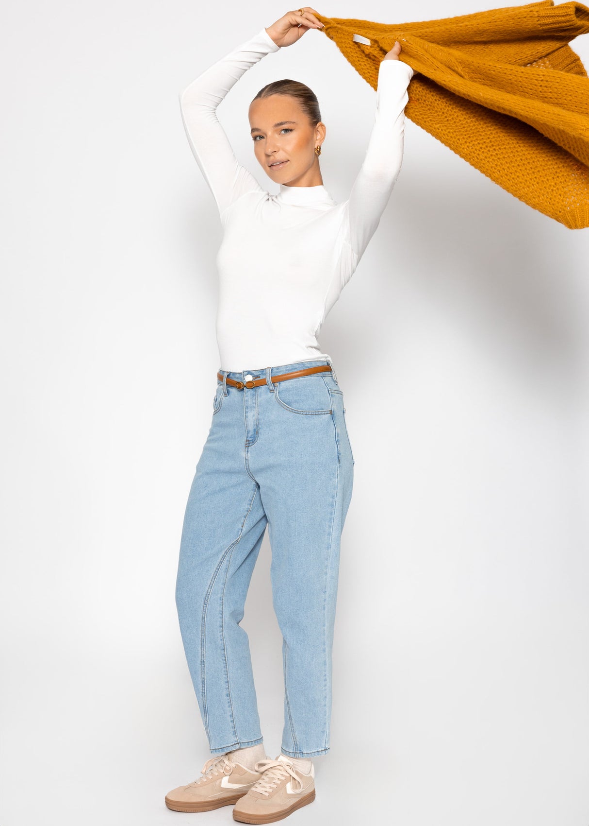Long-sleeved turtleneck shirt - off-white