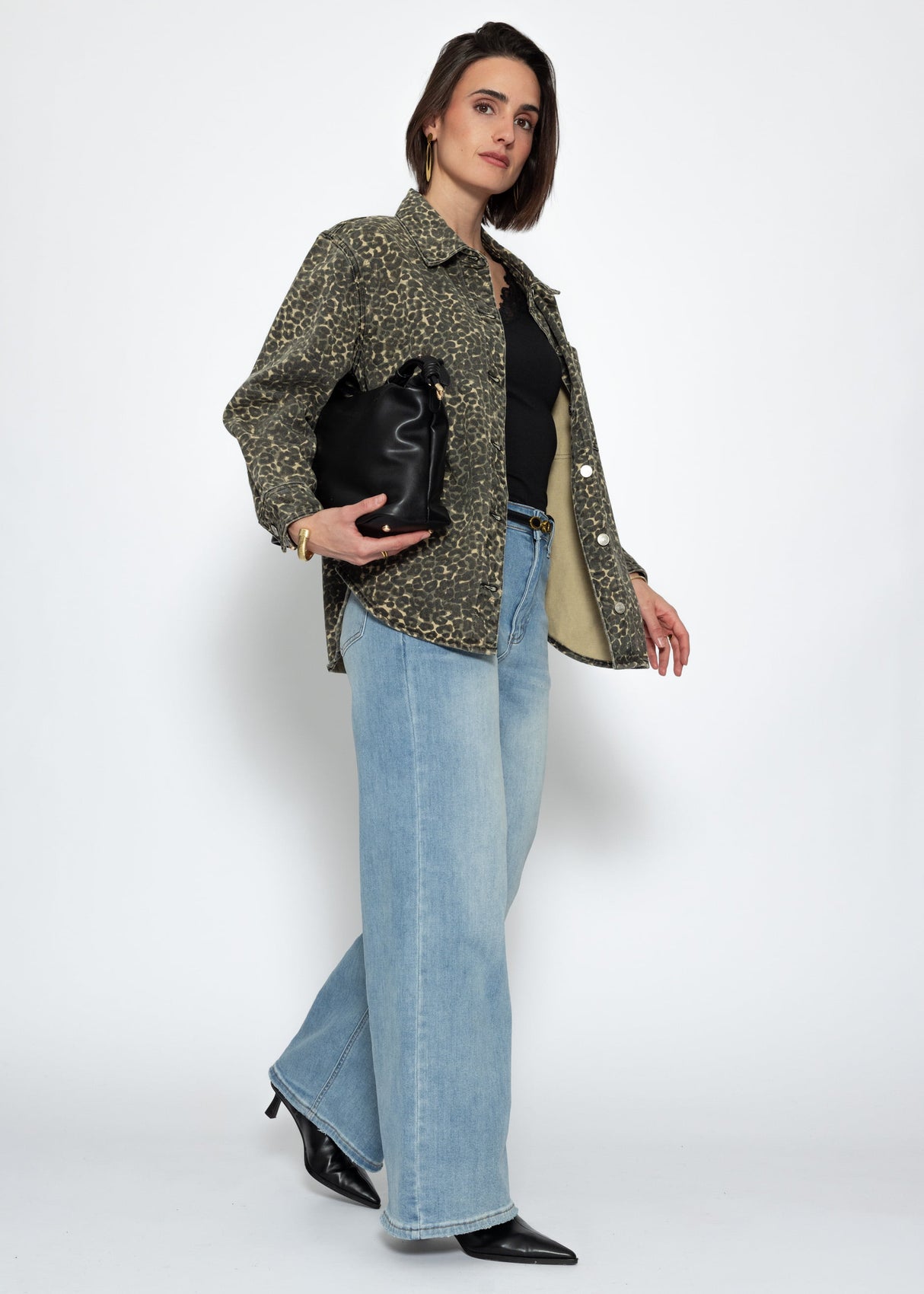 Long-sleeved shirt with lace neckline - black