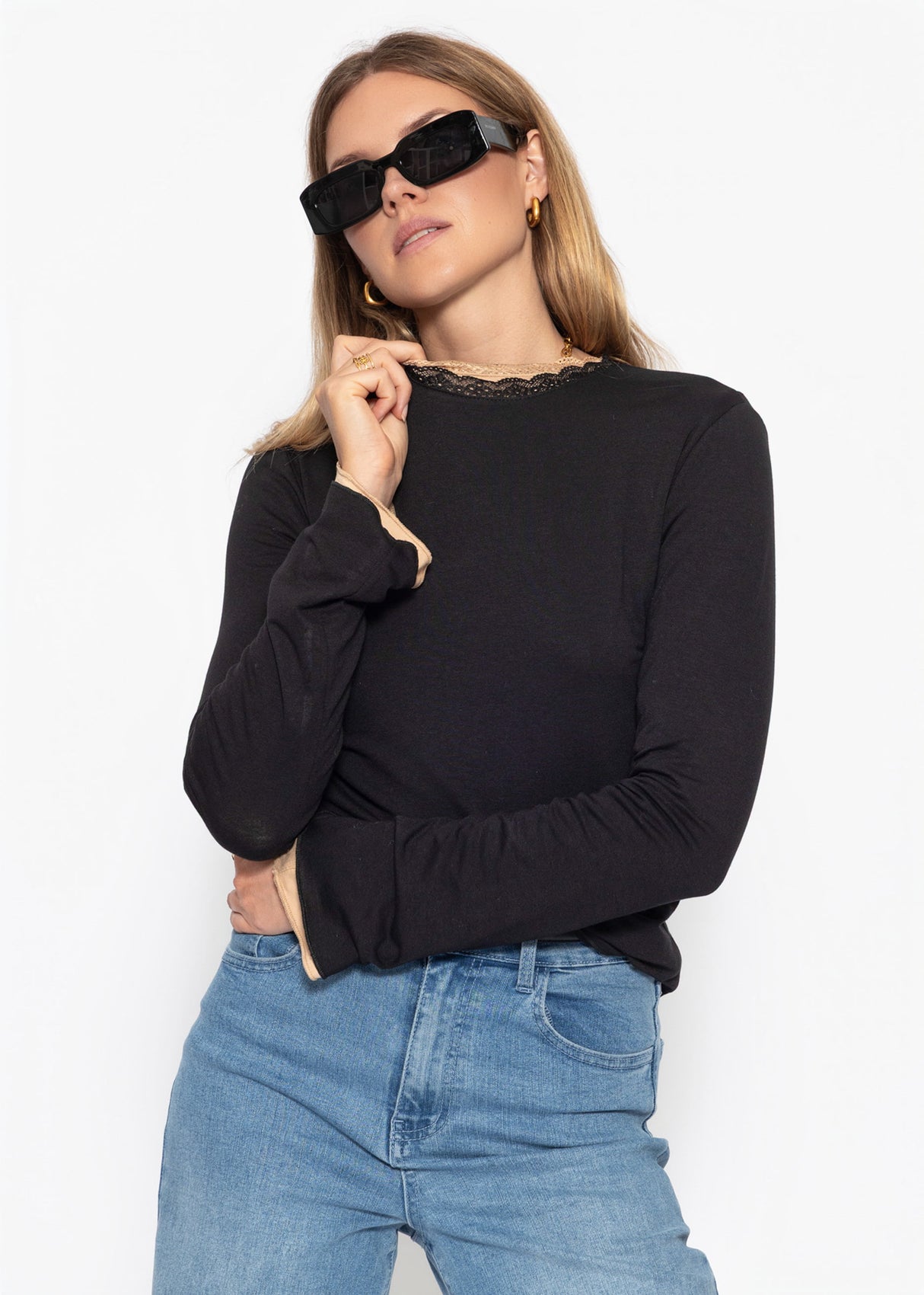 Langarmshirt mit Spitzeneinsatz  - schwarz