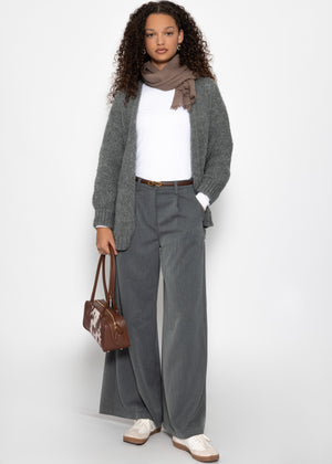 Long-sleeved shirt with decorative stitching - white