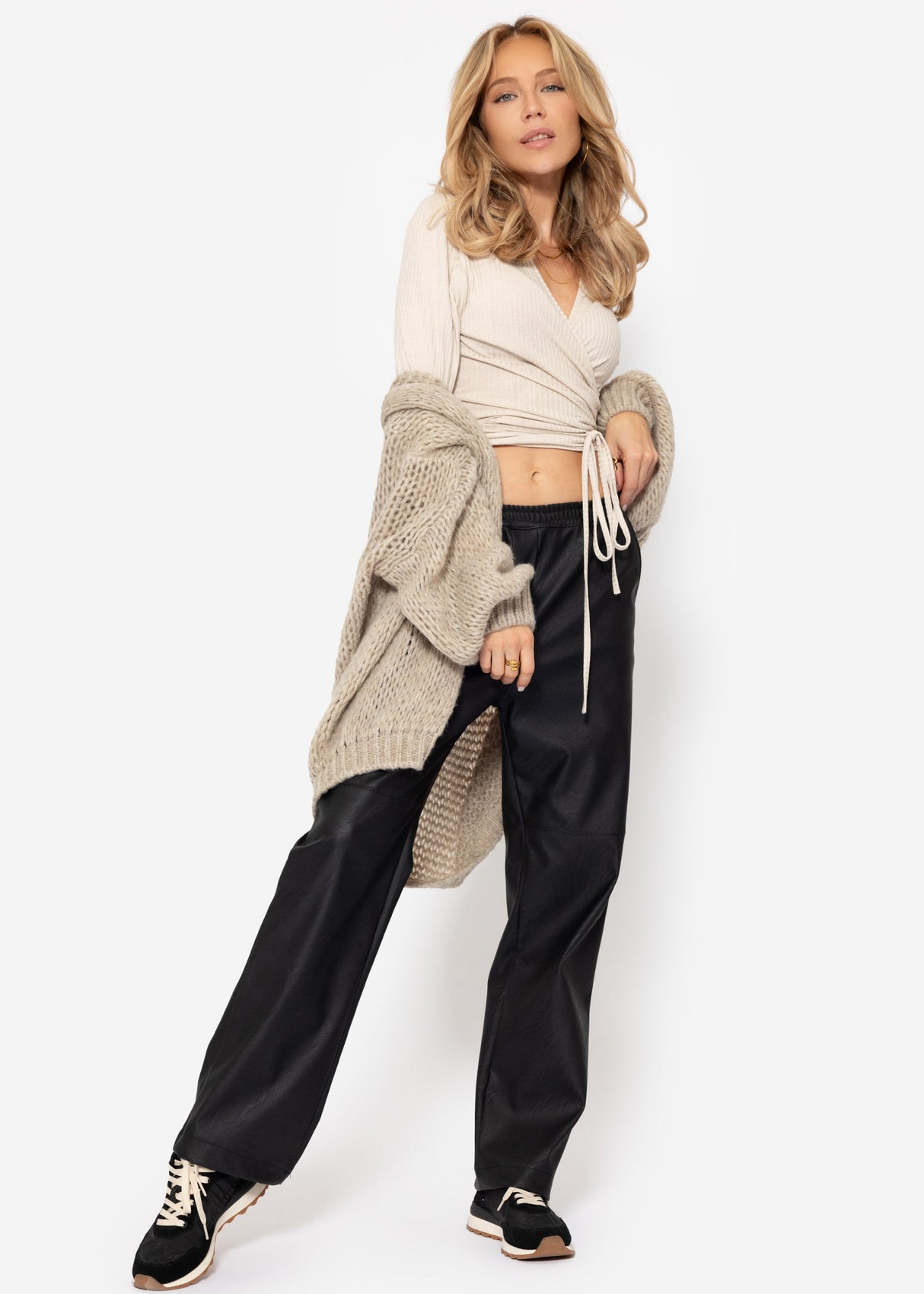 Long-sleeved wrap shirt - beige