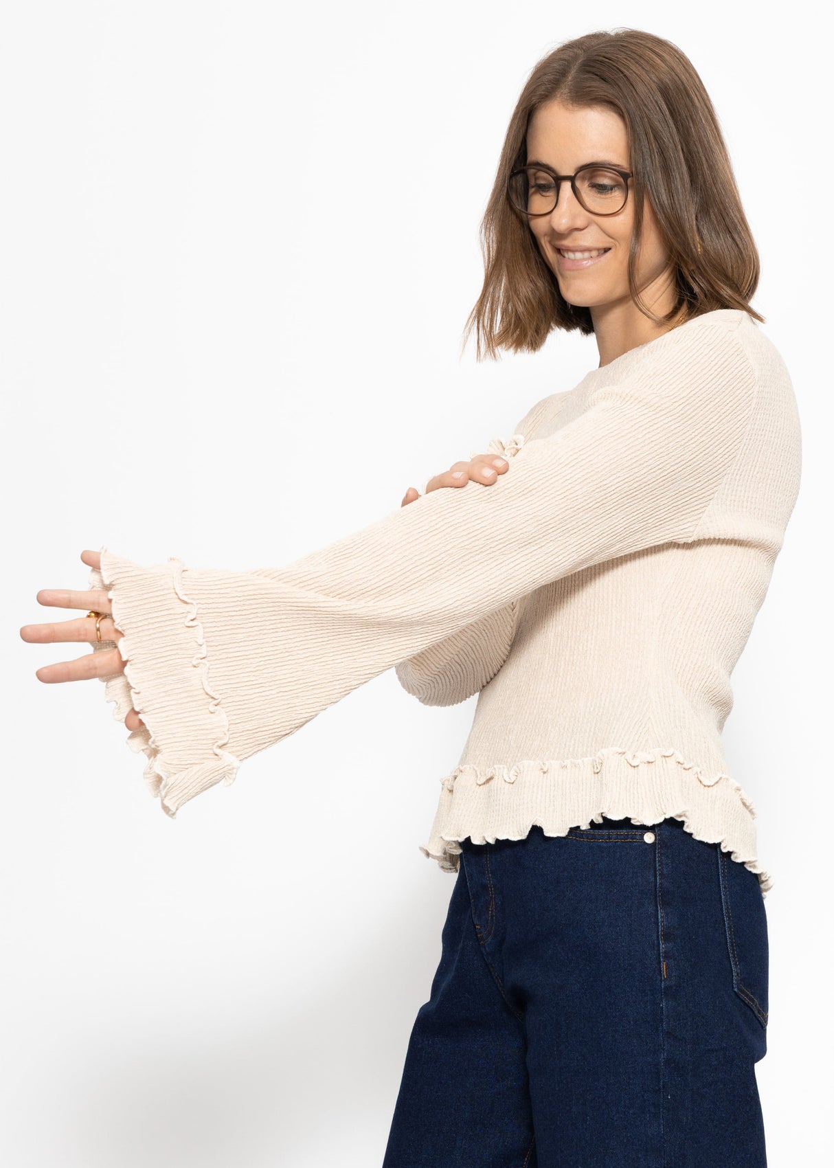 Long-sleeved shirt with flounces - beige