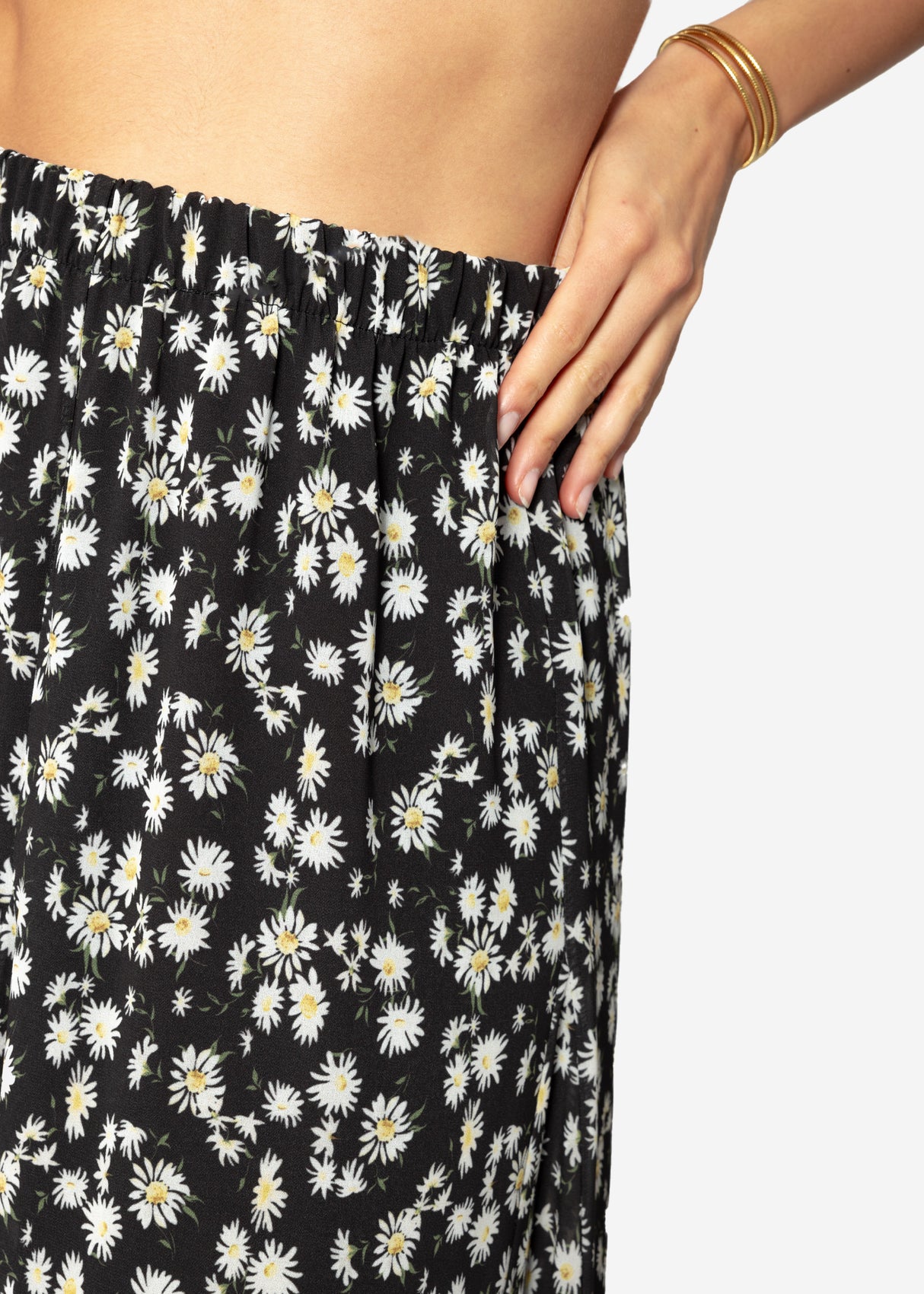 Long chiffon skirt with floral print - black