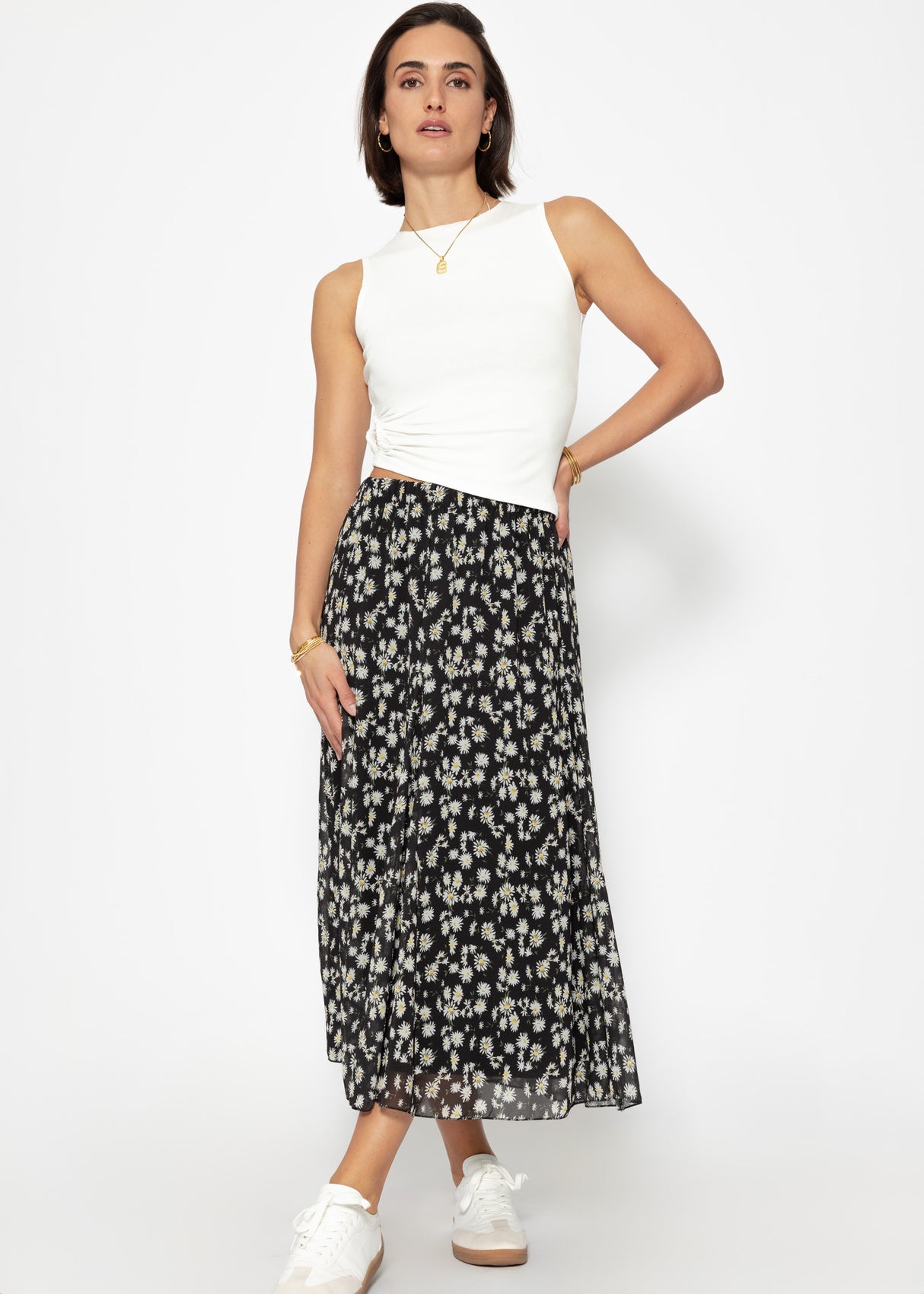 Long chiffon skirt with floral print - black