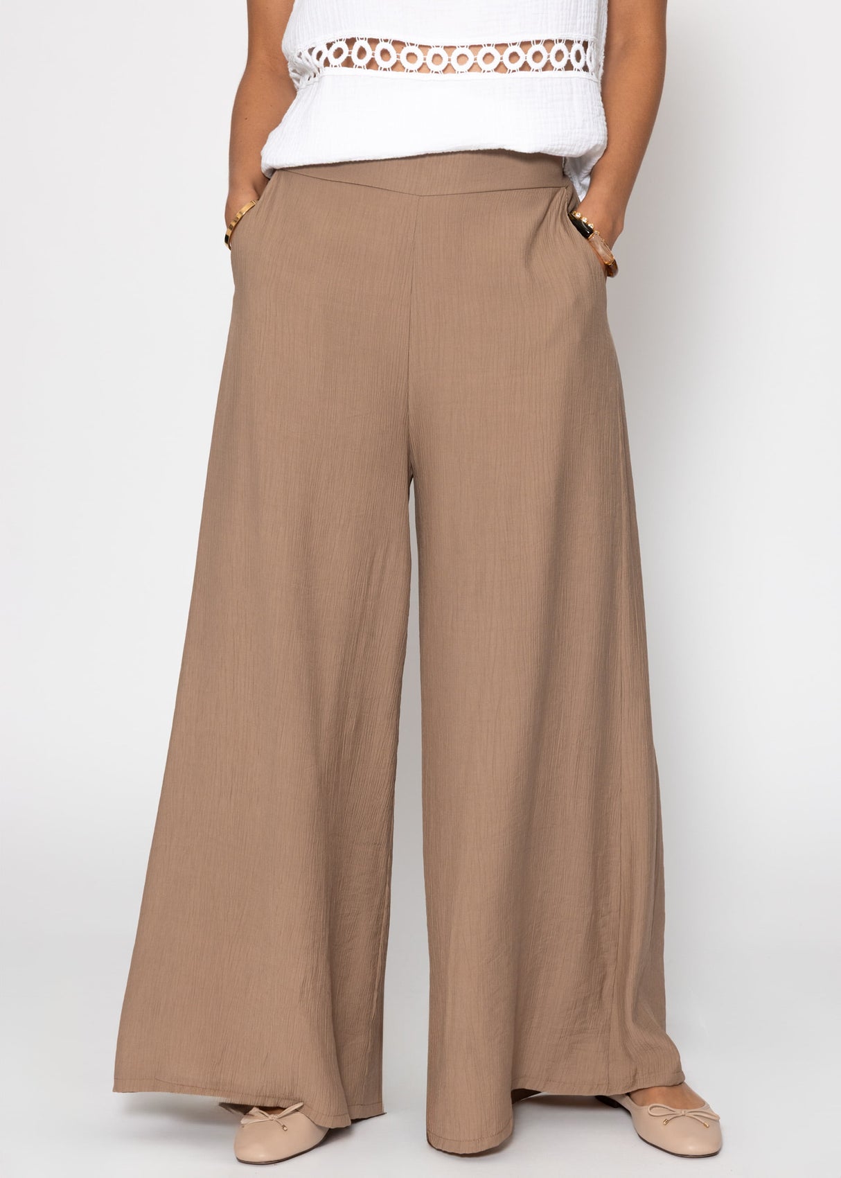 Casual trousers in crincle look - light brown