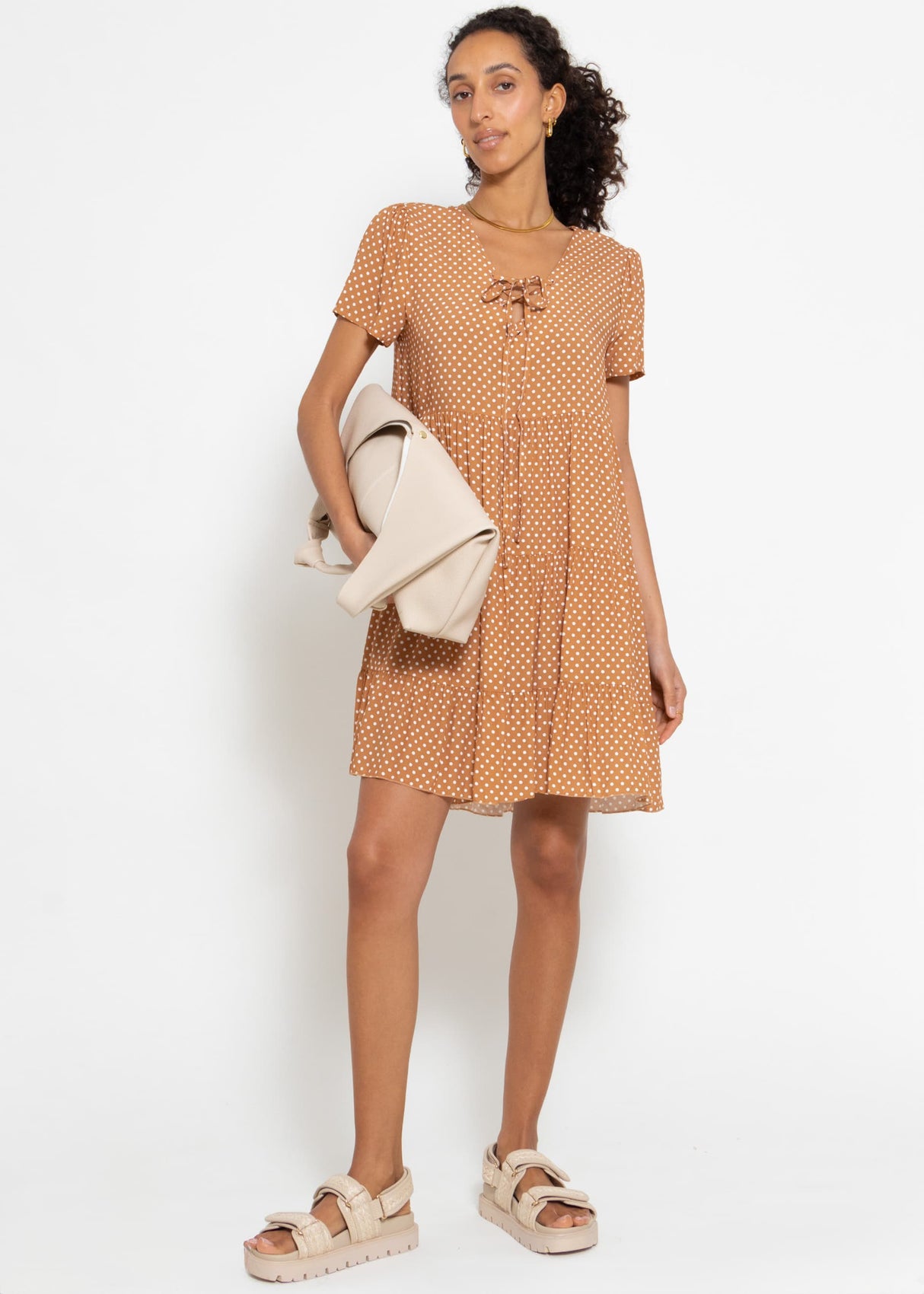 Airy dress with polka dot print - brown