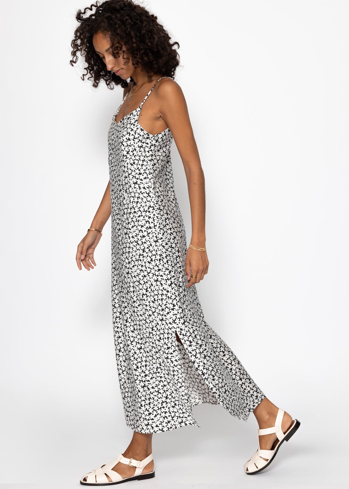 Maxi dress with floral print - black and white