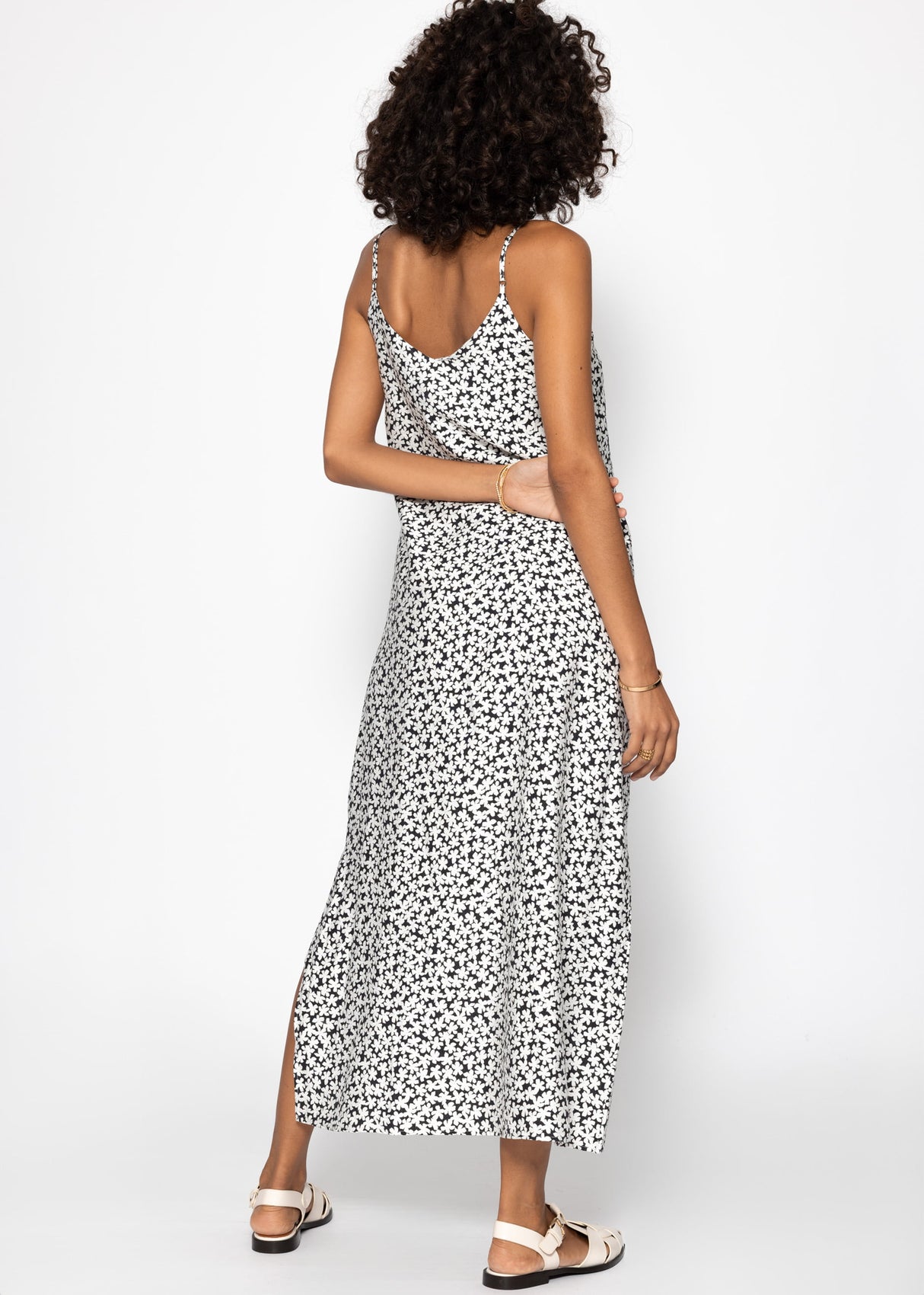 Maxi dress with floral print - black and white