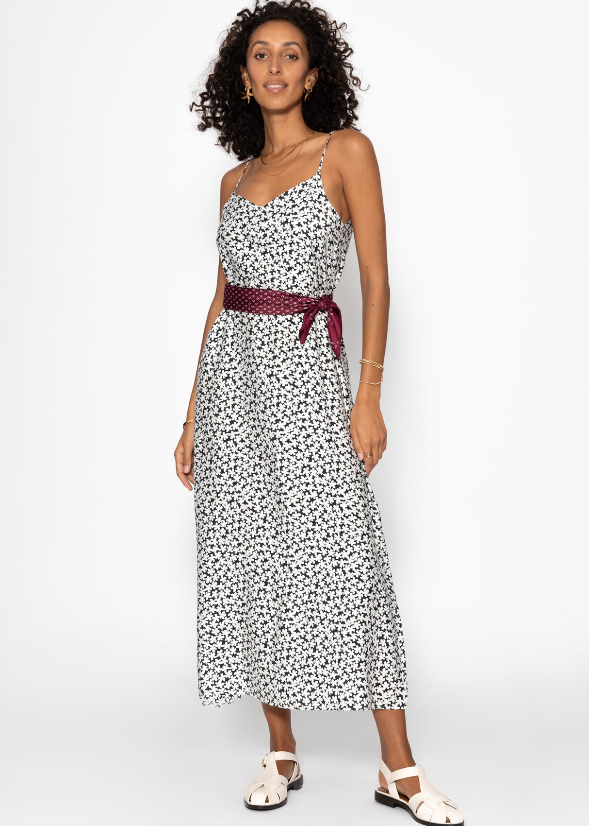 Maxi dress with floral print - black and white