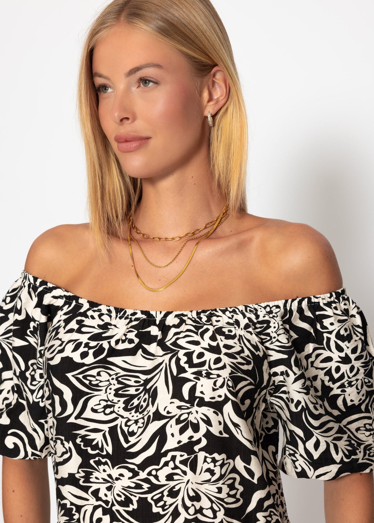 Maxi dress with floral print - black