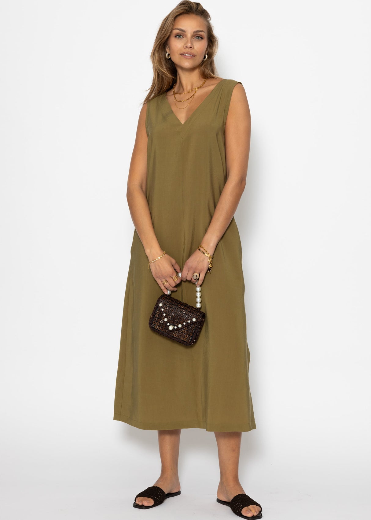 Maxi dress with V-neck - khaki