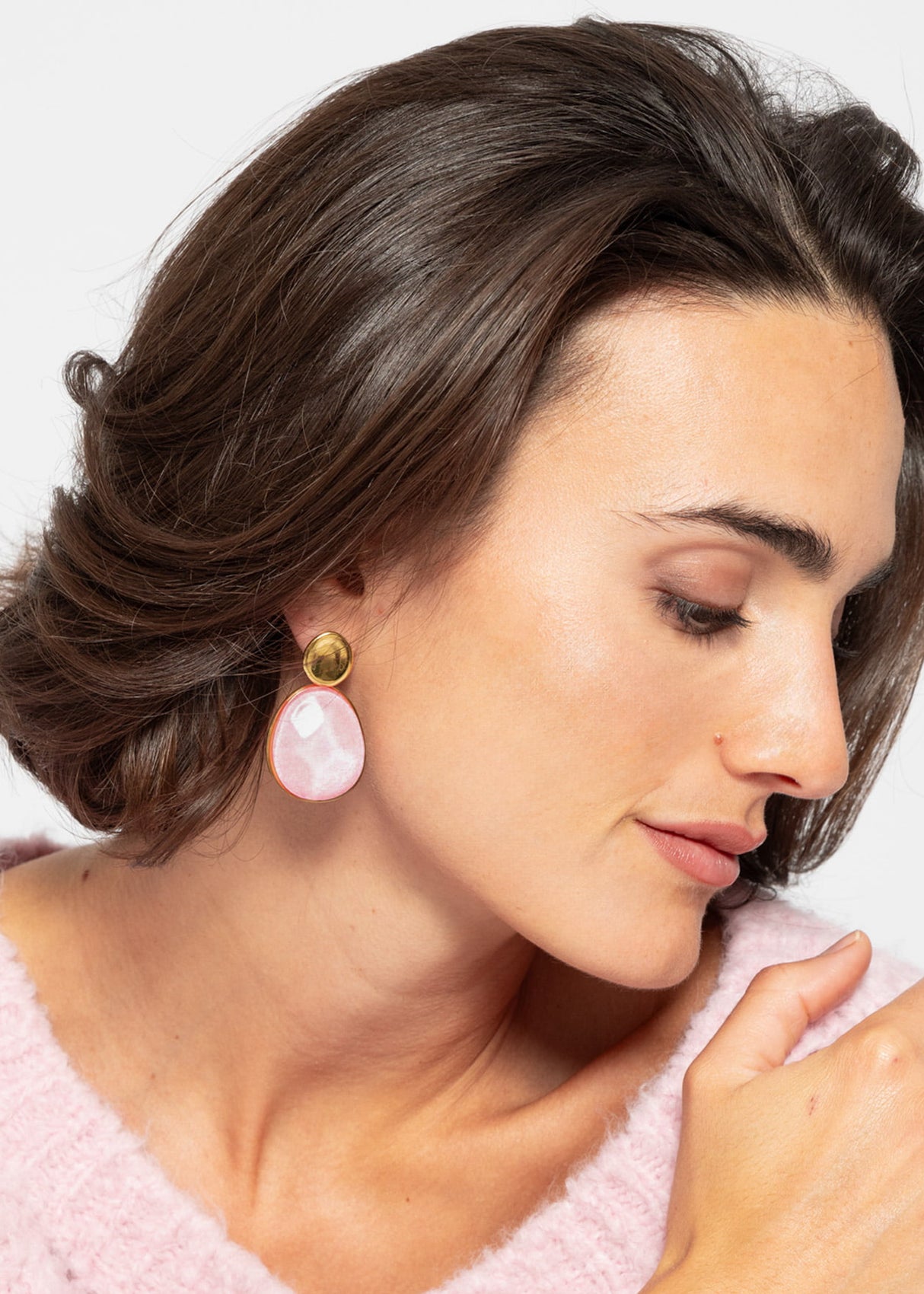 Ohrstecker mit ovalem rosa Anhänger - gold