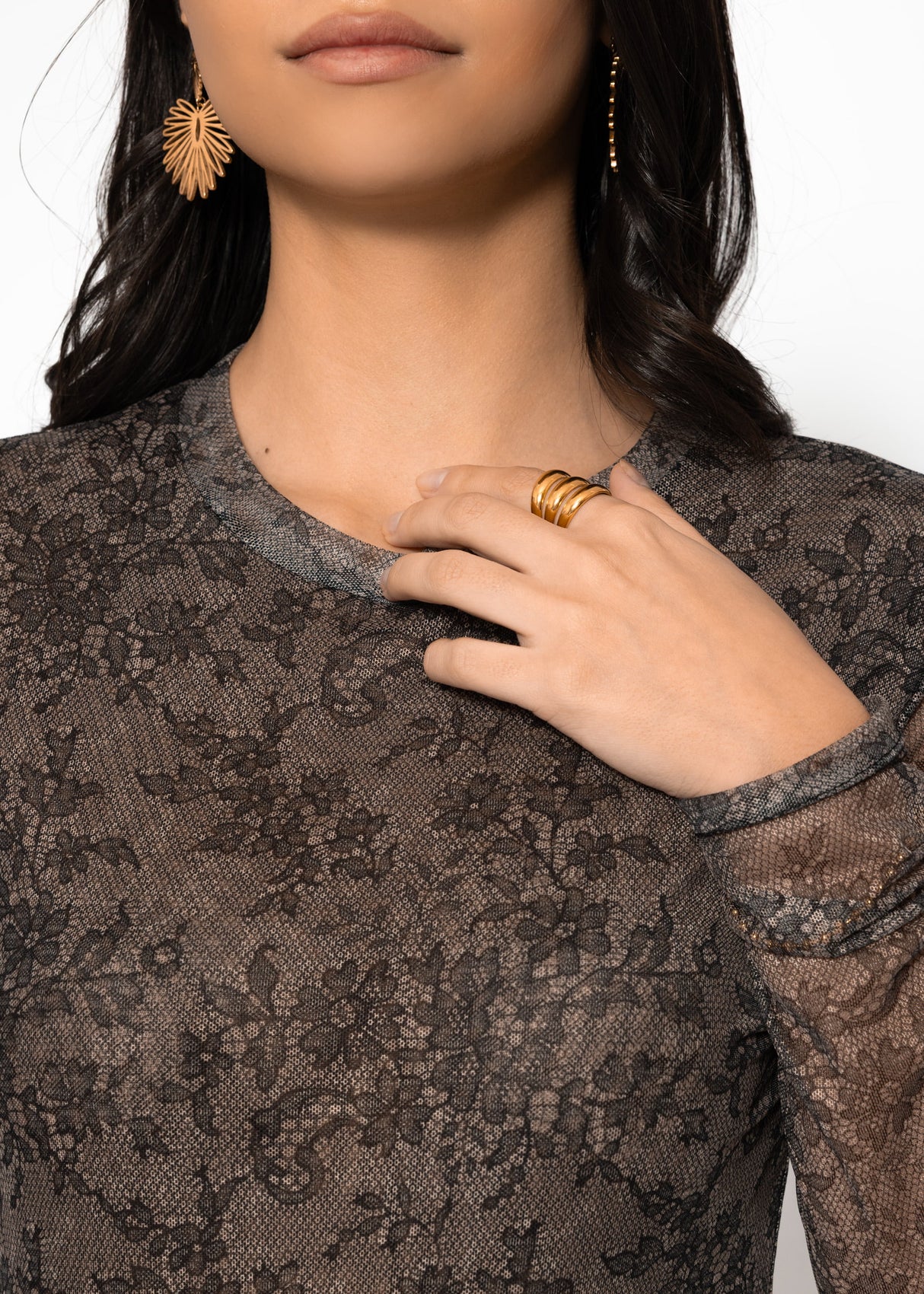 Mesh long-sleeved shirt with lace print - black