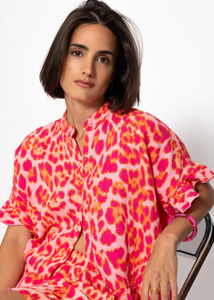 Musselin Blouse in Leo -Print with ruffled hem - pink