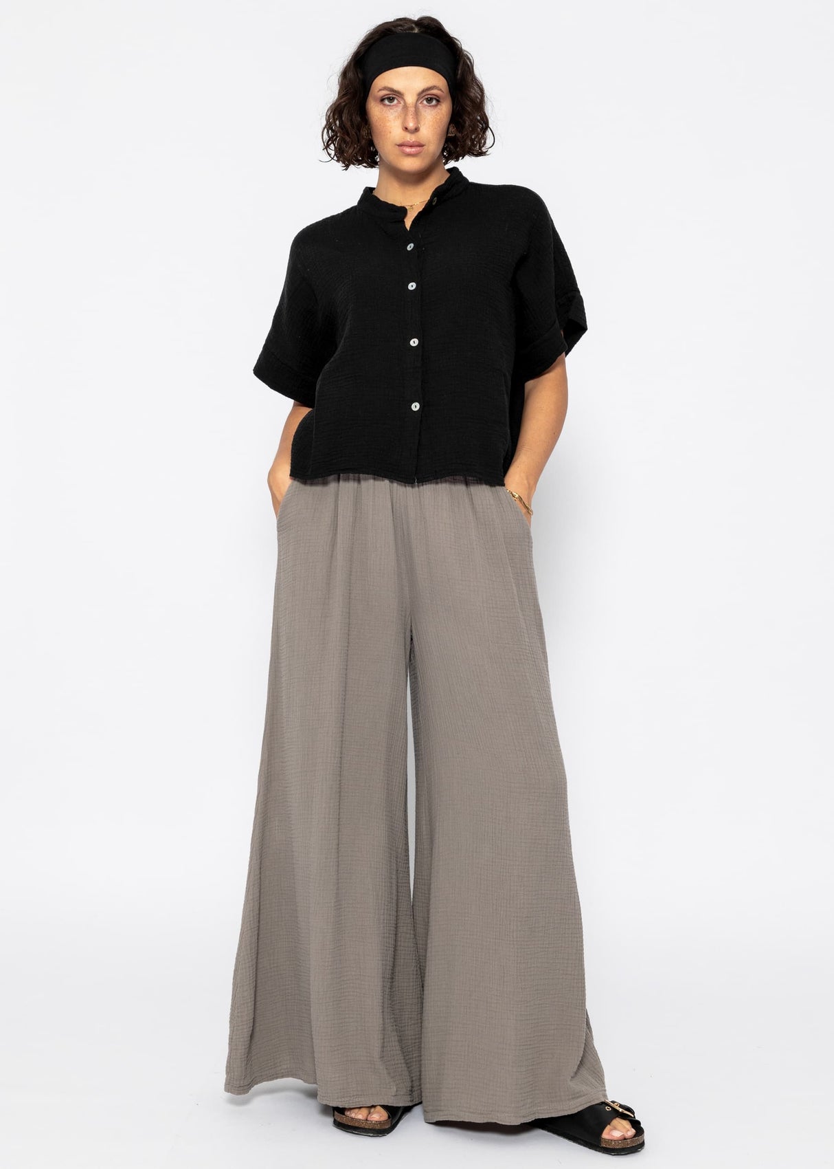Muslin blouse with short sleeves - black