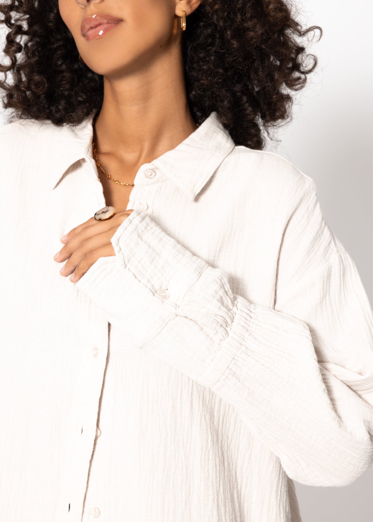 Muslin blouse with wide cuffs - light beige