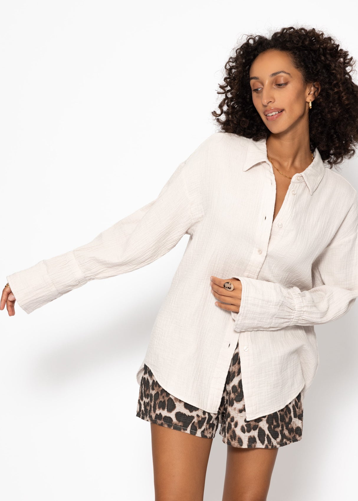 Muslin blouse with wide cuffs - light beige