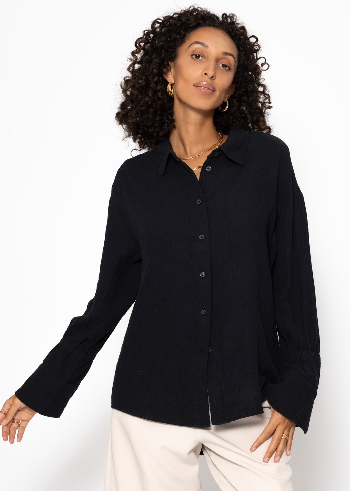 Muslin blouse with wide cuffs - black