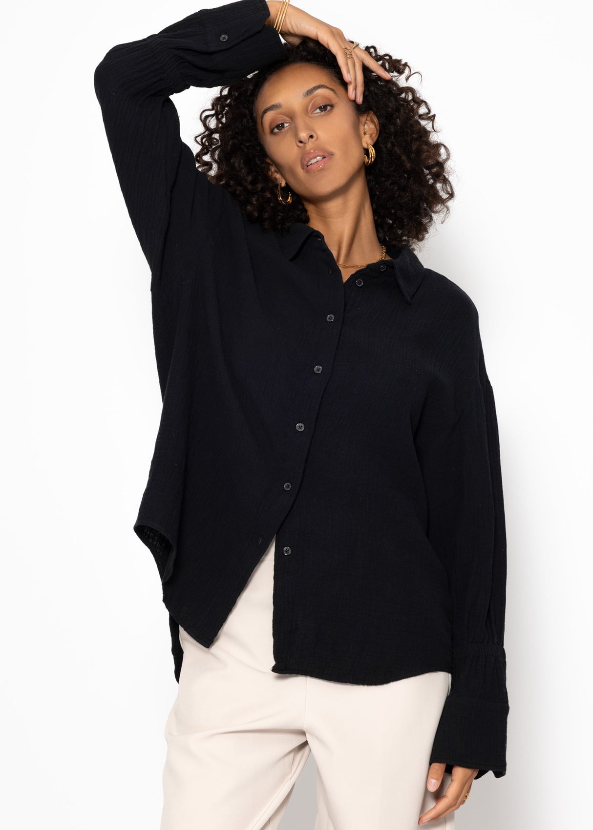 Muslin blouse with wide cuffs - black