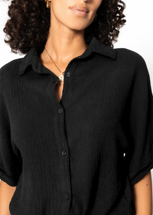 Musselin blouse with a pull tape - black