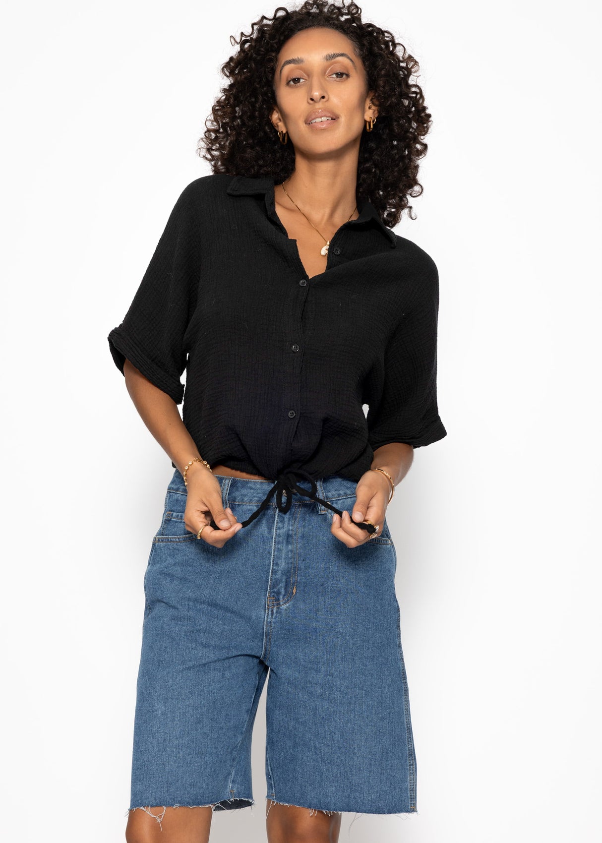 Musselin blouse with a pull tape - black